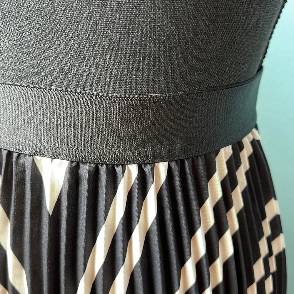 H&M midi skirt🆕🖤 - Picture 5 of 7